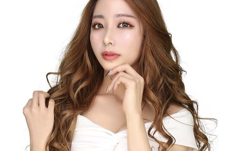 ドレス女性